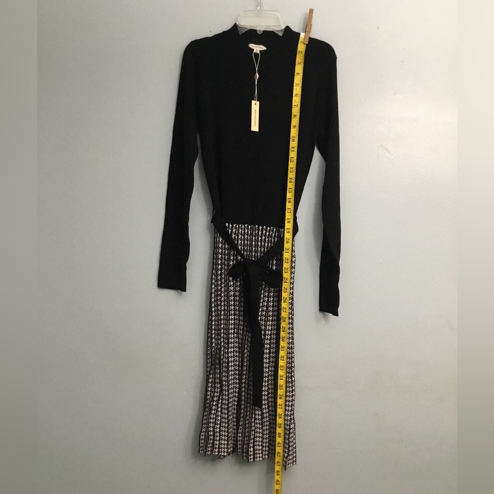 MAX STUDIO DRESS - Picture 3 of 16